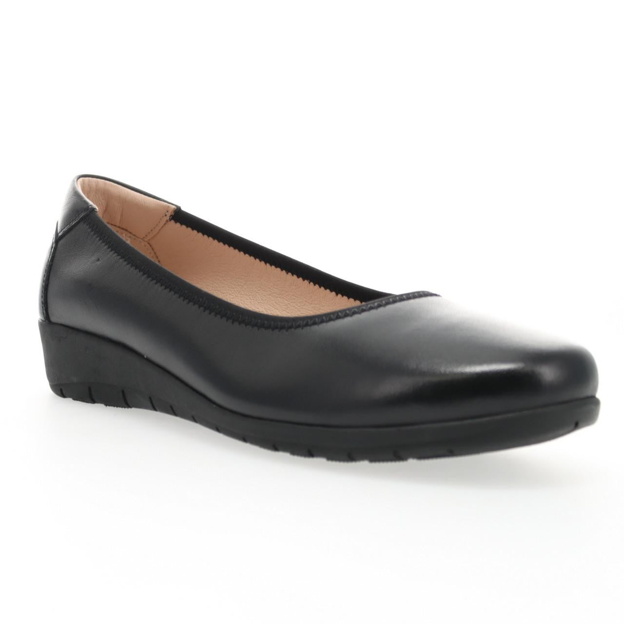 Propet Yara Women's Slip-On – Black